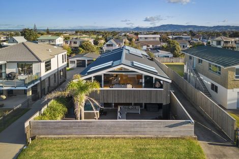 Photo of property in 112 Karewa Parade, Papamoa Beach, Papamoa, 3118