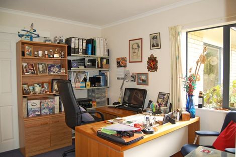 Photo of property in 91 Whaka Street, Maungaturoto, 0520