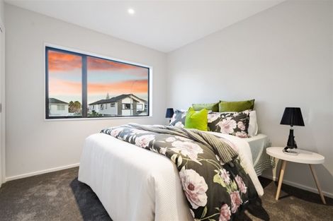 Photo of property in 44 Bordeaux Parade, Te Atatu South, Auckland, 0610