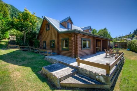 Photo of property in 16 Wye Place, Fernhill, Queenstown, 9300