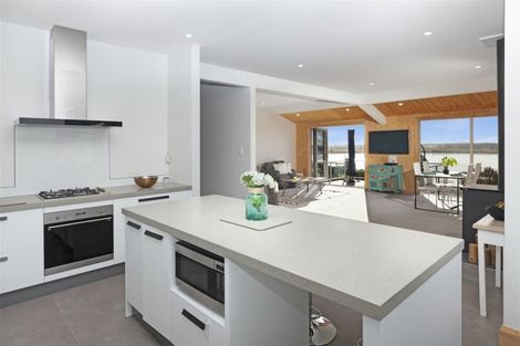 Photo of property in 32 The Brae, Mount Pleasant, Christchurch, 8081