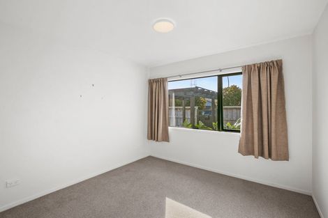 Photo of property in 11 Heta Road, Highlands Park, New Plymouth, 4312
