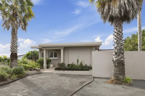 Photo of property in 7 Naera Place, Kawaha Point, Rotorua, 3010