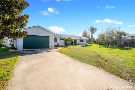 Photo of property in 17 Solveig Place, Randwick Park, Auckland, 2105