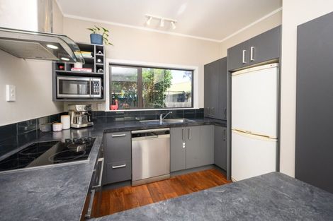 Photo of property in 6 Willowstream Grove, Cloverlea, Palmerston North, 4412
