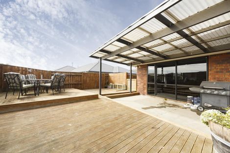 Photo of property in 7 Medallion Court, Kelvin Grove, Palmerston North, 4414