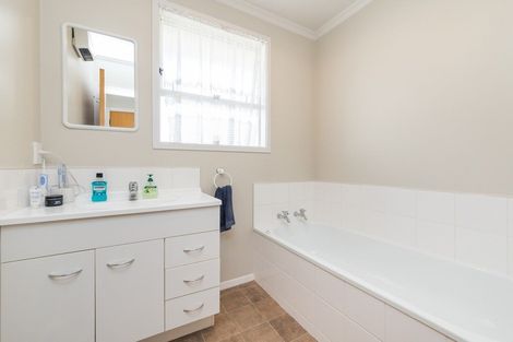 Photo of property in 2/528 Ferguson Street, Palmerston North, 4410