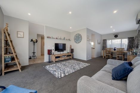 Photo of property in 118a Gracechurch Drive, Flat Bush, Auckland, 2016