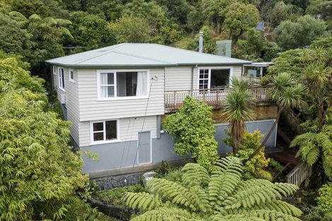 Photo of property in 5 Richmond Hill, Glenside, Wellington, 6037