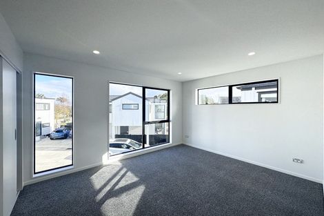 Photo of property in 3b Glennandrew Drive, Half Moon Bay, Auckland, 2012