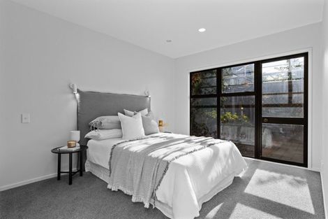 Photo of property in 18a Burn-murdoch Street, St Andrews, Hamilton, 3200