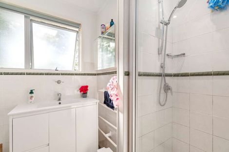 Photo of property in 19 Stallard Place, Glen Eden, Auckland, 0602