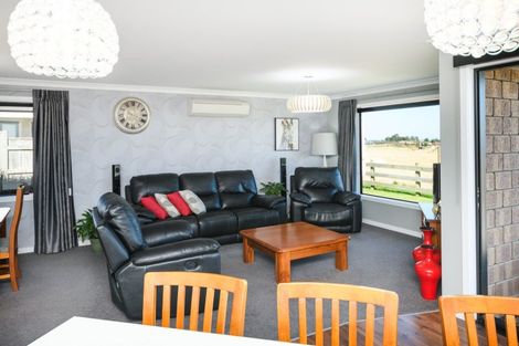 Photo of property in 23 Silicon Way, Fitzherbert, Palmerston North, 4410