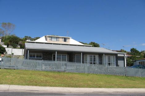 Photo of property in 2/16 Manuwai Road, Torbay, Auckland, 0630