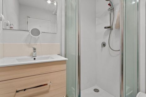 Photo of property in 5/36 Kaipatiki Road, Glenfield, Auckland, 0629