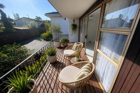 Photo of property in 3/191 Lake Road, Belmont, Auckland, 0622