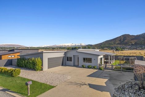 Photo of property in 16 Isthmus Place, Lake Hawea, Wanaka, 9382