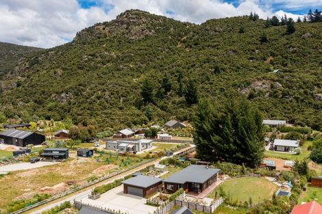 Photo of property in 4 Goldie Lane, Albert Town, Wanaka, 9305