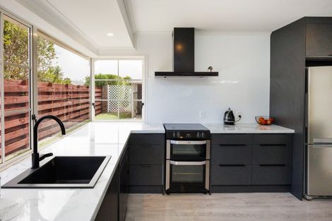 Photo of property in 10 Sandstrom Grove, Feilding, 4702