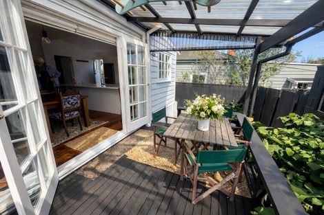 Photo of property in 2/21 Cowper Street, Devonport, Auckland, 0624