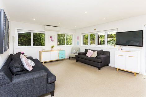 Photo of property in 73 Wyndham Road, Pinehaven, Upper Hutt, 5019