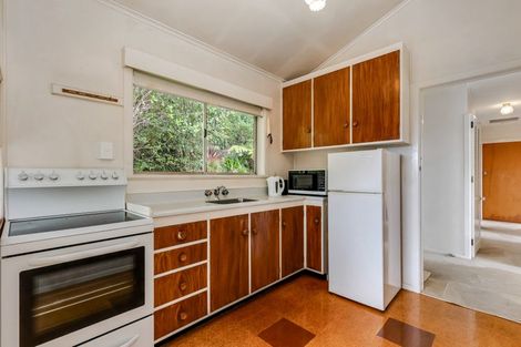 Photo of property in 98 Otitori Bay Road, Titirangi, Auckland, 0604