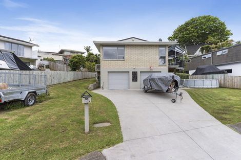 Photo of property in 12 Tanglewood Place, Cockle Bay, Auckland, 2014