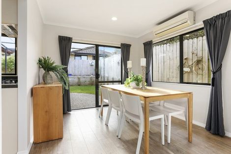 Photo of property in 7 Berkshire Terrace, Massey, Auckland, 0614