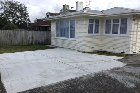 Photo of property in 208 Te Atatu Road, Te Atatu South, Auckland, 0610