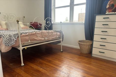 Photo of property in 26 Waione Avenue, Te Atatu Peninsula, Auckland, 0610