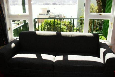 Photo of property in 216 Oriental Parade, Oriental Bay, Wellington, 6011