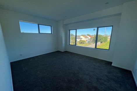 Photo of property in 8 Taurima Avenue, Point England, Auckland, 1072