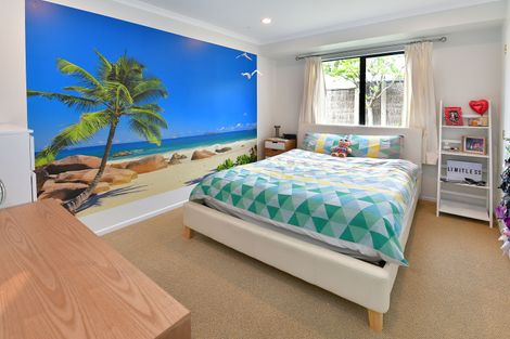 Photo of property in 15 Dorchester Place, Orewa, 0931