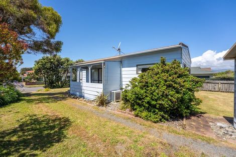 Photo of property in 20 Norfolk Crescent, Otaki Beach, Otaki, 5512