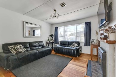 Photo of property in 105 Omata Road, Marfell, New Plymouth, 4310