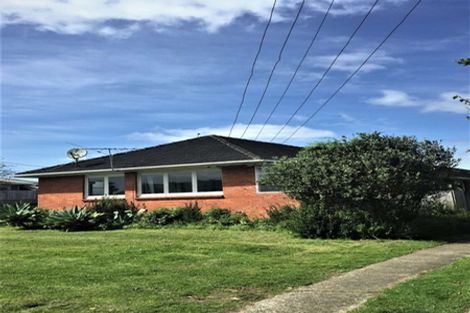 Photo of property in 136 Onewa Road, Northcote, Auckland, 0627