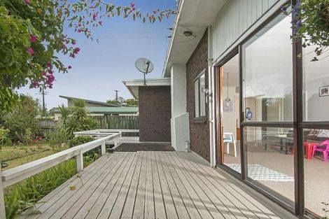 Photo of property in 21 Ranui Station Road, Ranui, Auckland, 0612