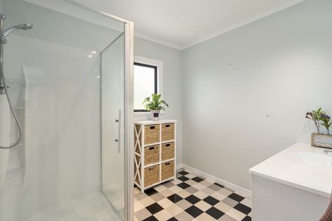 Photo of property in 394 Mangorei Road, Merrilands, New Plymouth, 4312