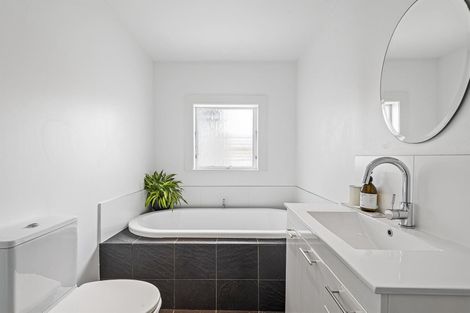 Photo of property in 1/20 Corrella Road, Belmont, Auckland, 0622