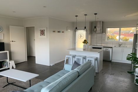 Photo of property in 4/133 Shakespeare Road, Milford, Auckland, 0620