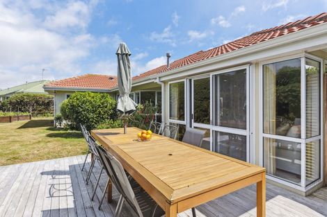 Photo of property in 13 Runanga Grove, Waikanae, 5036