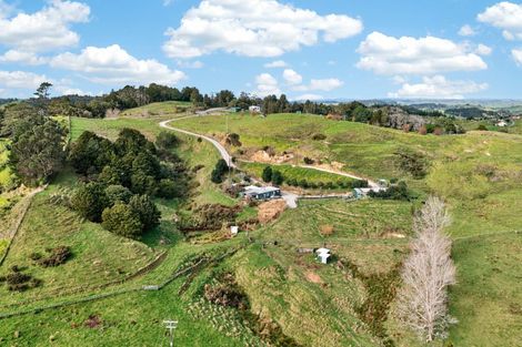 Photo of property in 63 Porter Road, Paparoa, 0571