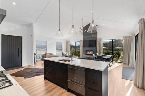 Photo of property in 8 Wheat Street, Jacks Point, Queenstown, 9371