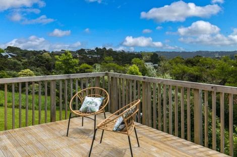 Photo of property in 4a Viridian Lane, Greenhithe, Auckland, 0632