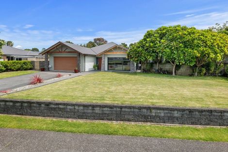 Photo of property in 11 Links Drive, Waiwhakaiho, New Plymouth, 4312