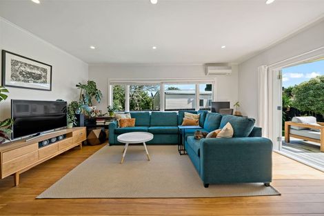 Photo of property in 17a Clinton Avenue, Te Atatu Peninsula, Auckland, 0610