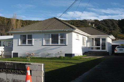 Photo of property in 11 Hay Street, Wainuiomata, Lower Hutt, 5014