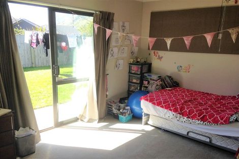 Photo of property in 16 Herries Lane, Lake Hayes, Queenstown, 9304