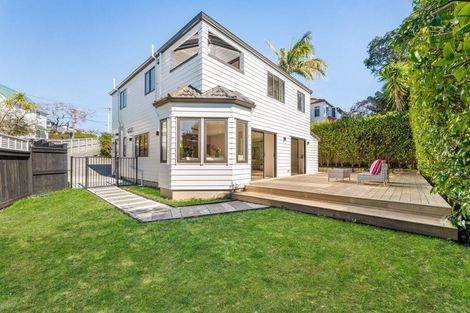 Photo of property in 2/19 Rodney Road, Northcote Point, Auckland, 0627