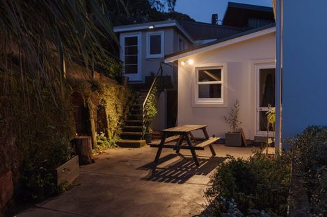 Photo of property in 2 Selwyn Road, Lyttelton, 8082